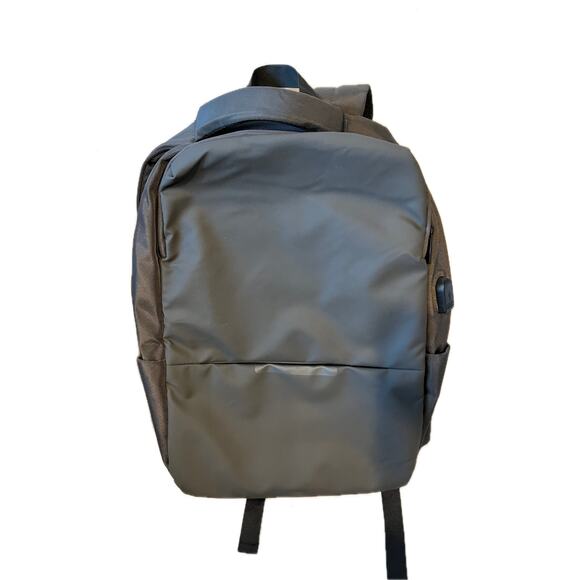 Target Other - TTarget Charging Clamshell Gray Padded Charging Backpack